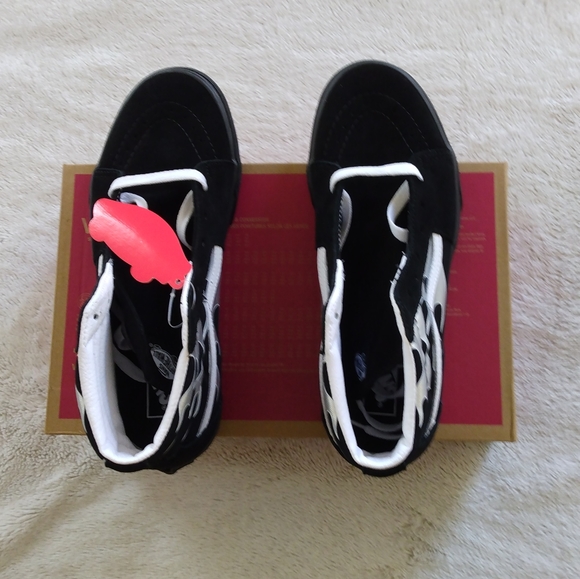 Van's Flaming Shoes New (without box) - Picture 2 of 4